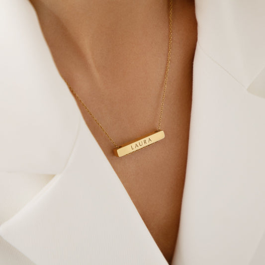 Léon Varel 3cm horizontal gold personalized bar necklace
