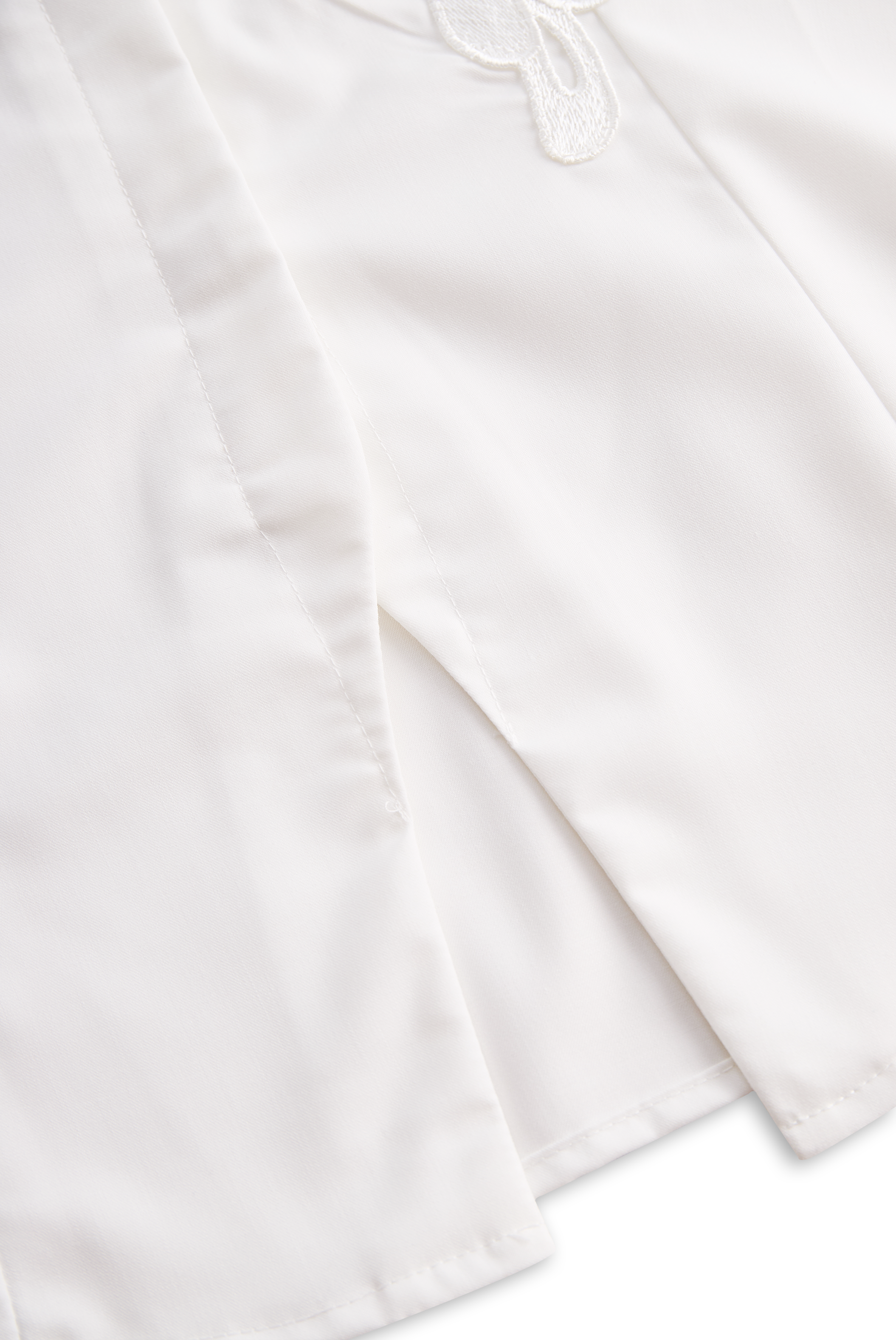 Léon Varel Sleeveless Shirt with 3D Floral Appliqué