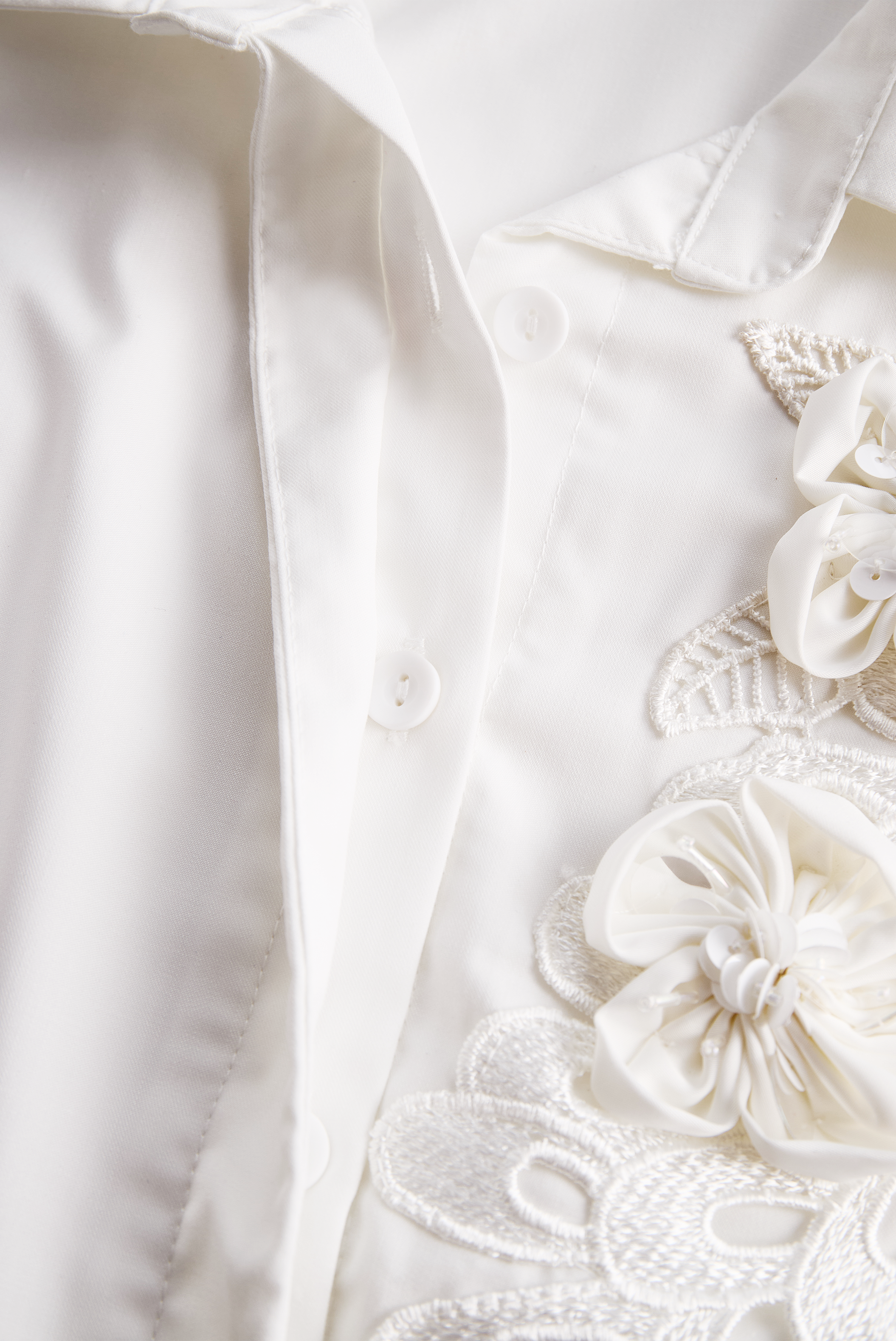 Léon Varel Sleeveless Shirt with 3D Floral Appliqué