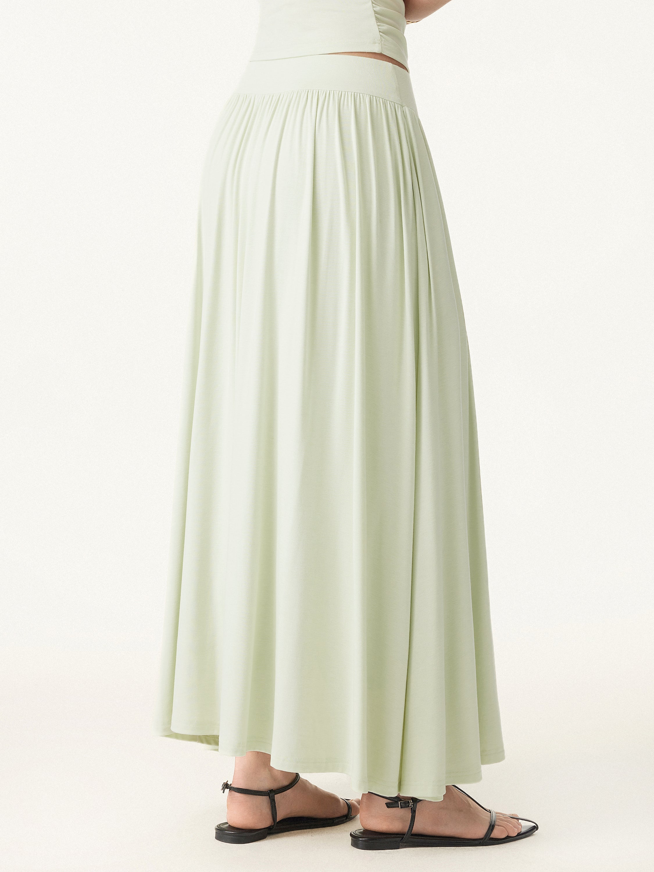 Ultrasoft V-shape Waist Gathred Maxi Circle Skirt with Pockets