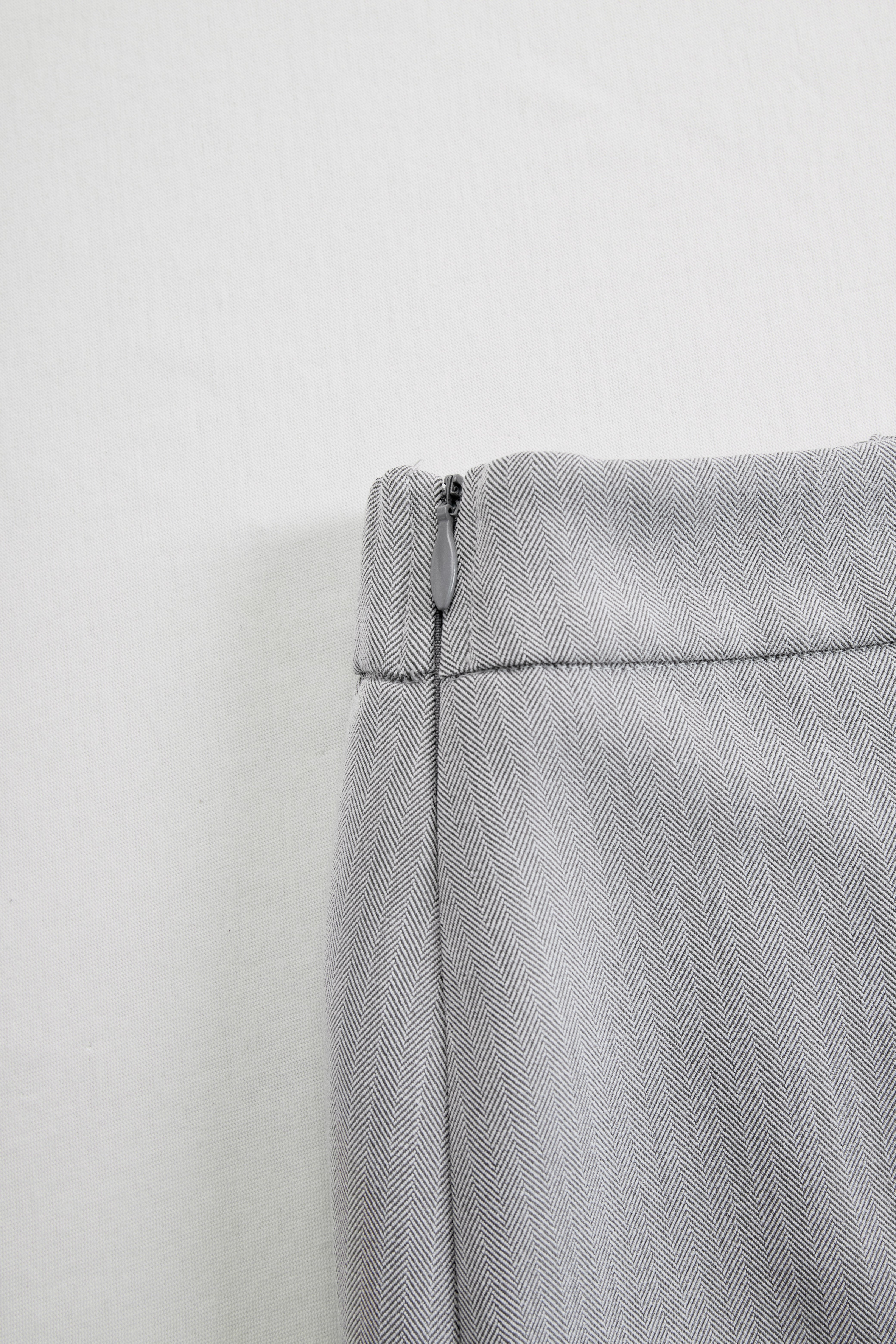 Léon Varel Elegant Herringbone Blazer & Pencil Skirt Set