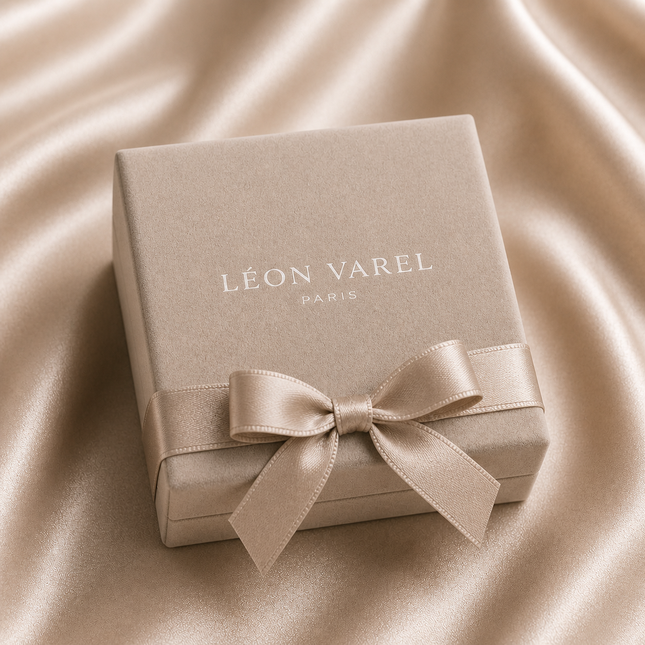 Léon Varel Wishbone Jewel Ring – 925 Solid Sterling Silver V-Shaped Eternity Band