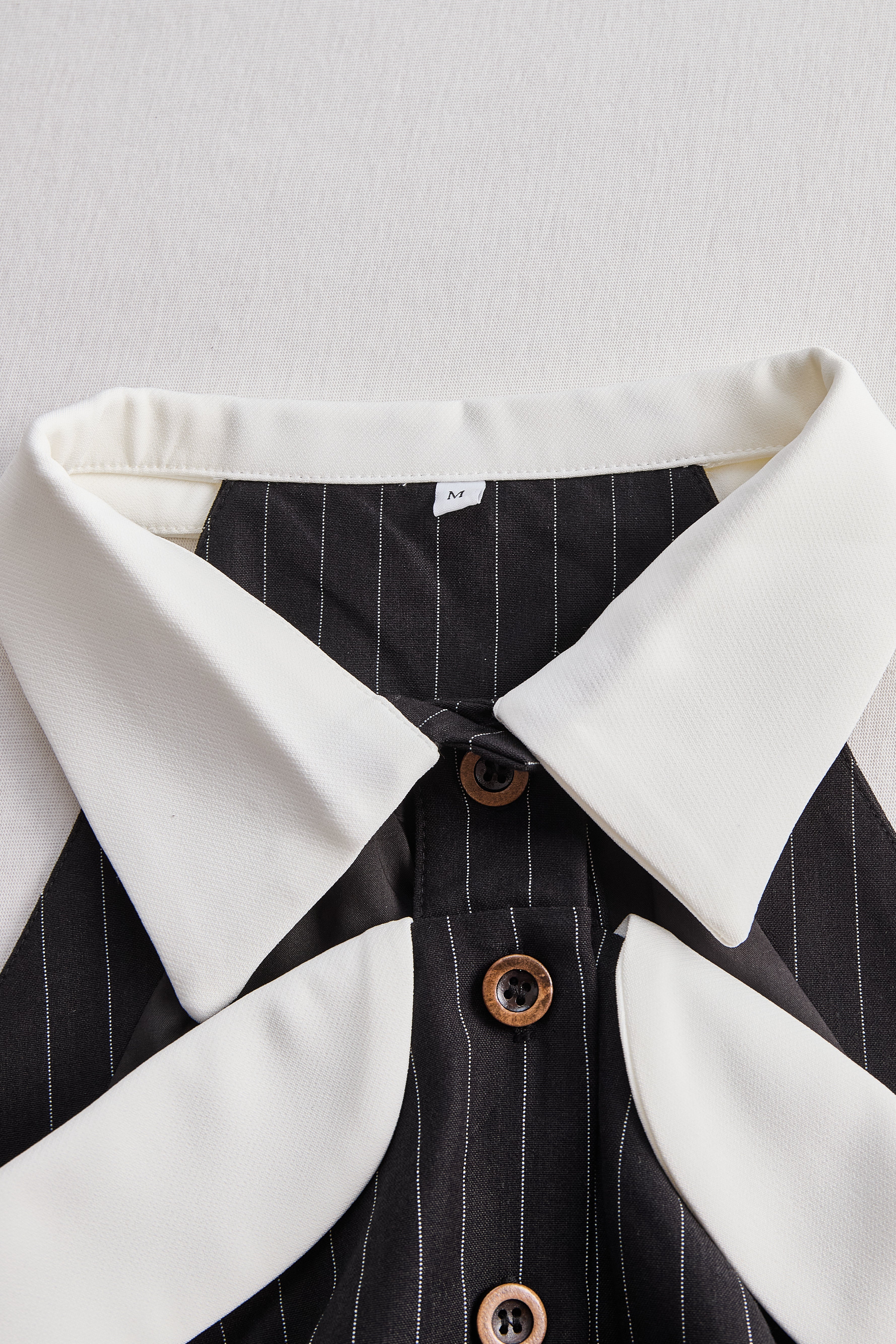Léon Varel Pinstripe Top With Contrast Collar And Button Front