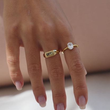 Léon Varel Classic Diamond Ring