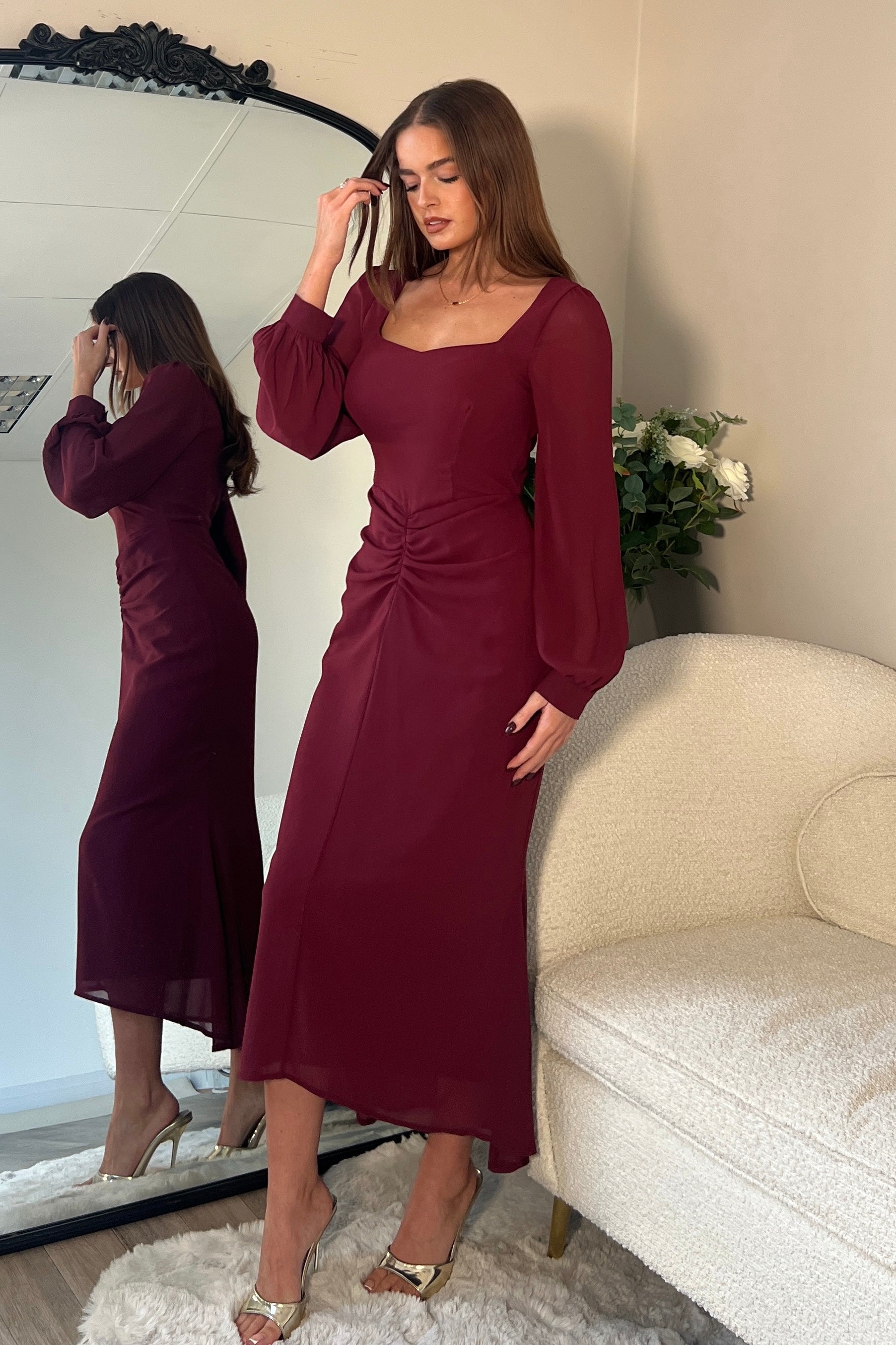 Mina Sweetheart Neckline Ruched Detail Midi Dress Berry