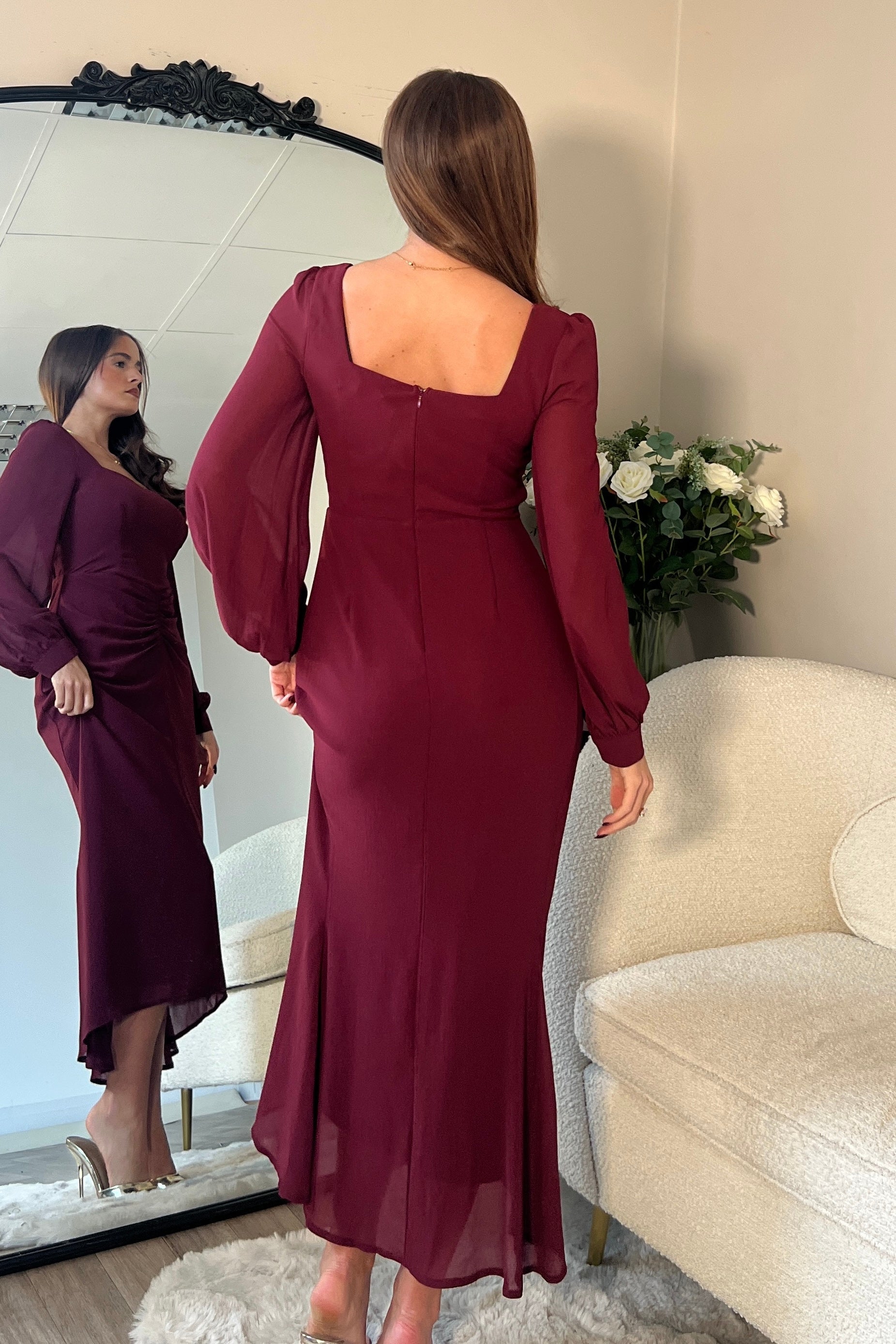 Mina Sweetheart Neckline Ruched Detail Midi Dress Berry