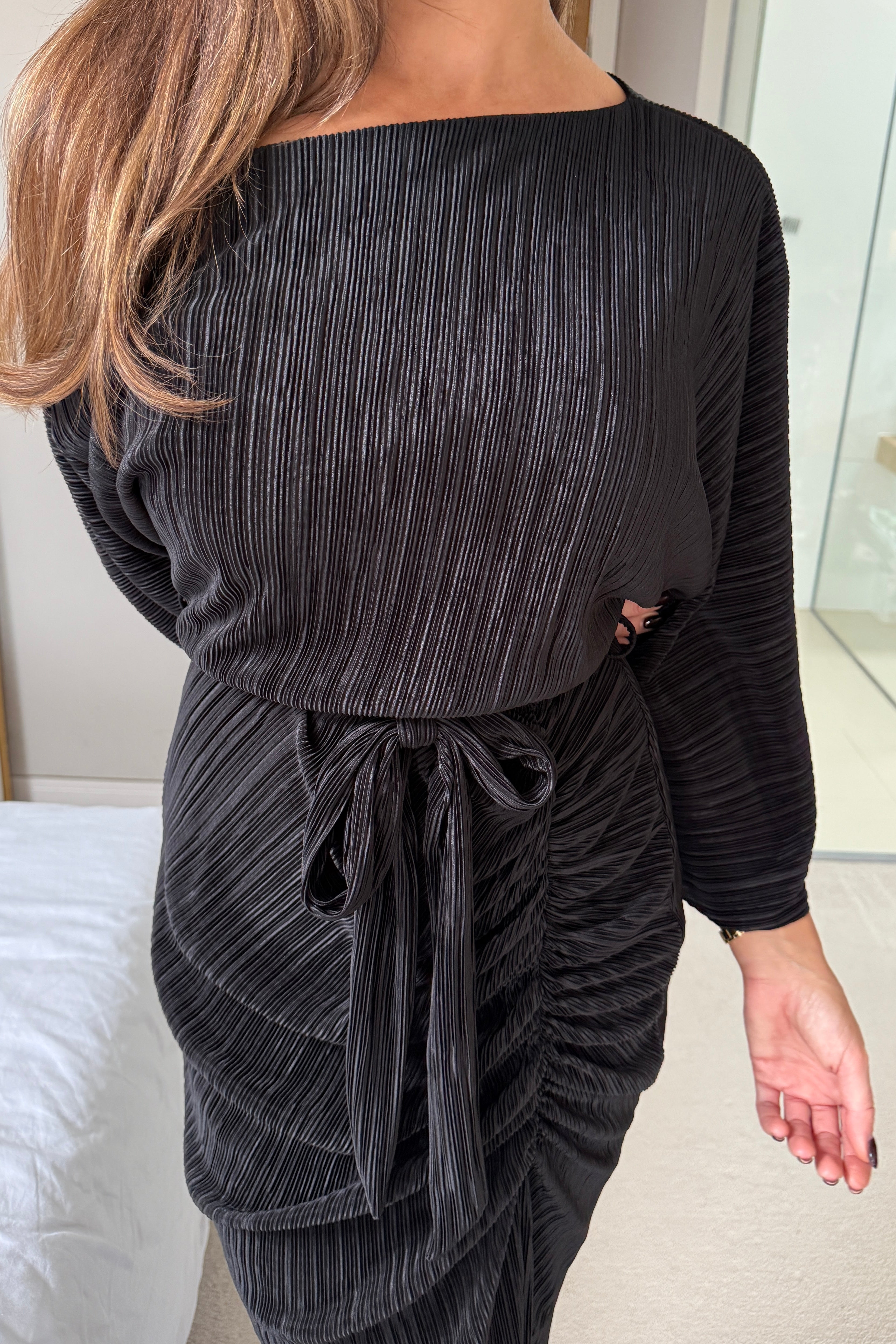 Vendy Off The Shoulder Ruched Detail Midi Dress Black