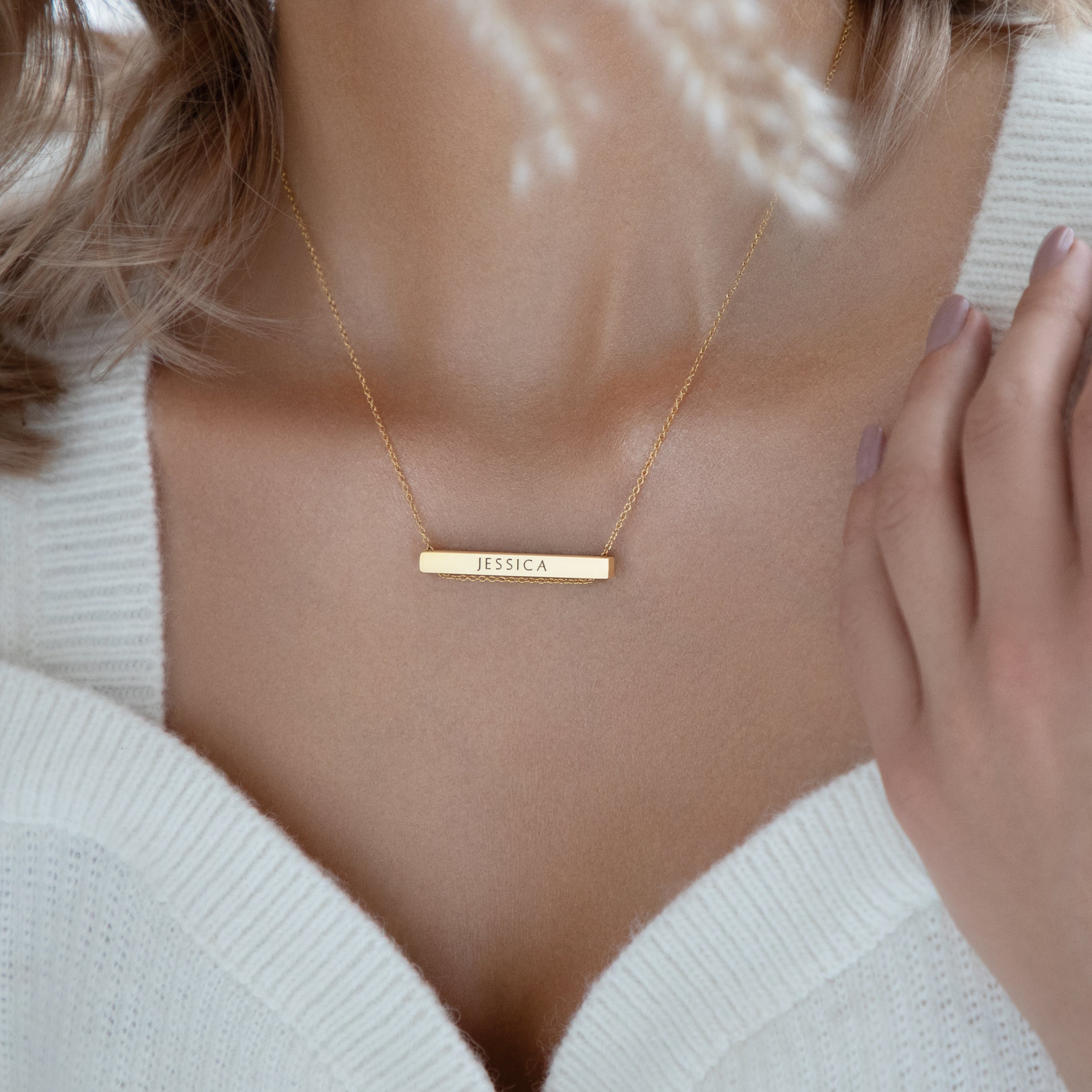 Léon Varel 4cm personalized gold bar necklace
