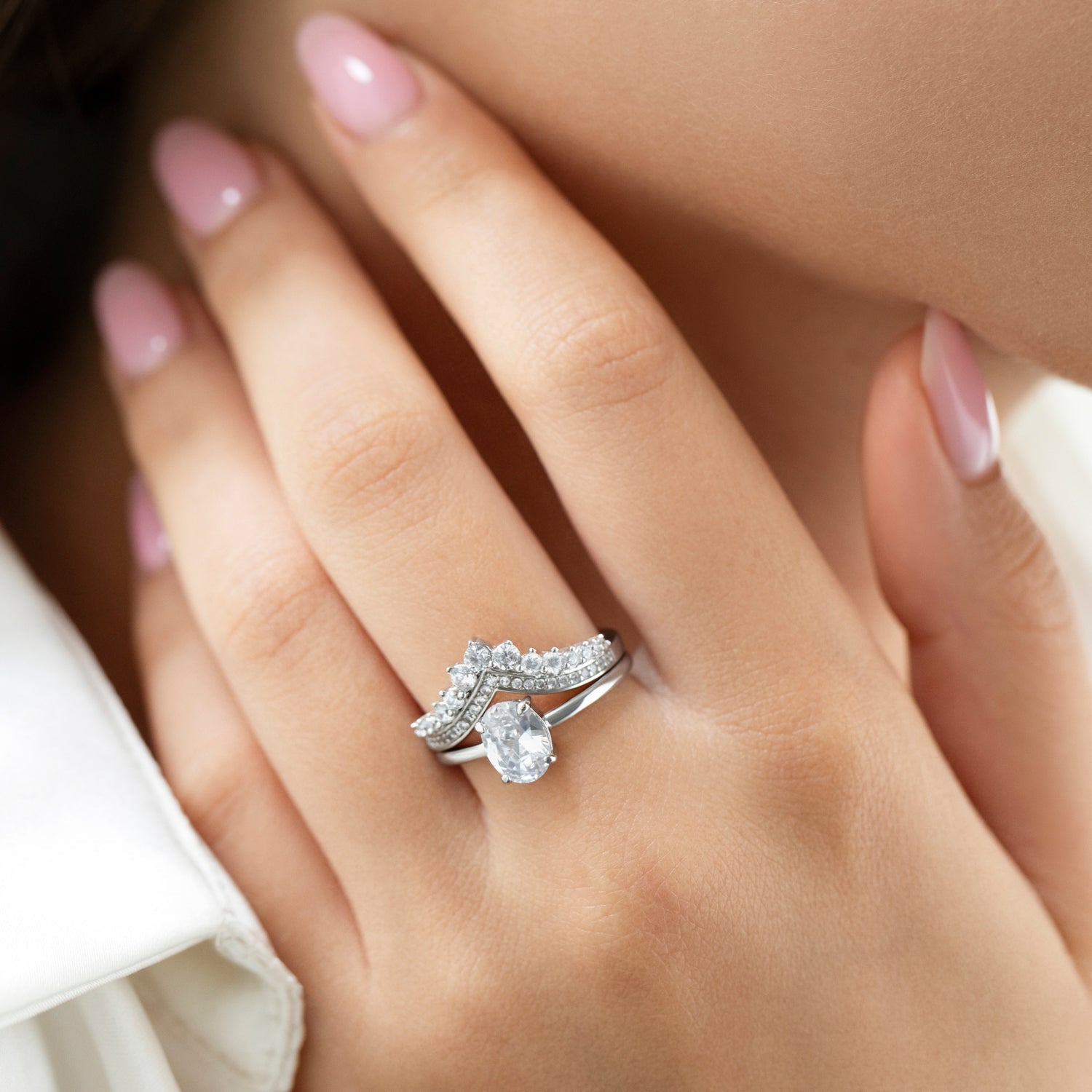 Léon Varel Wishbone Jewel Ring – 925 Solid Sterling Silver V-Shaped Eternity Band