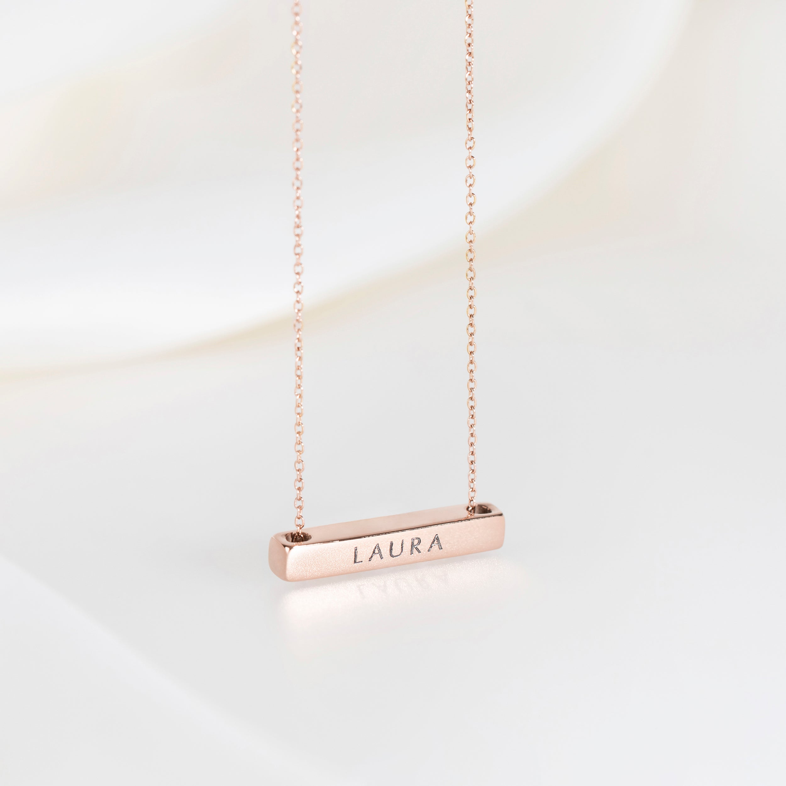 Léon Varel 3cm rose gold personalized bar necklace
