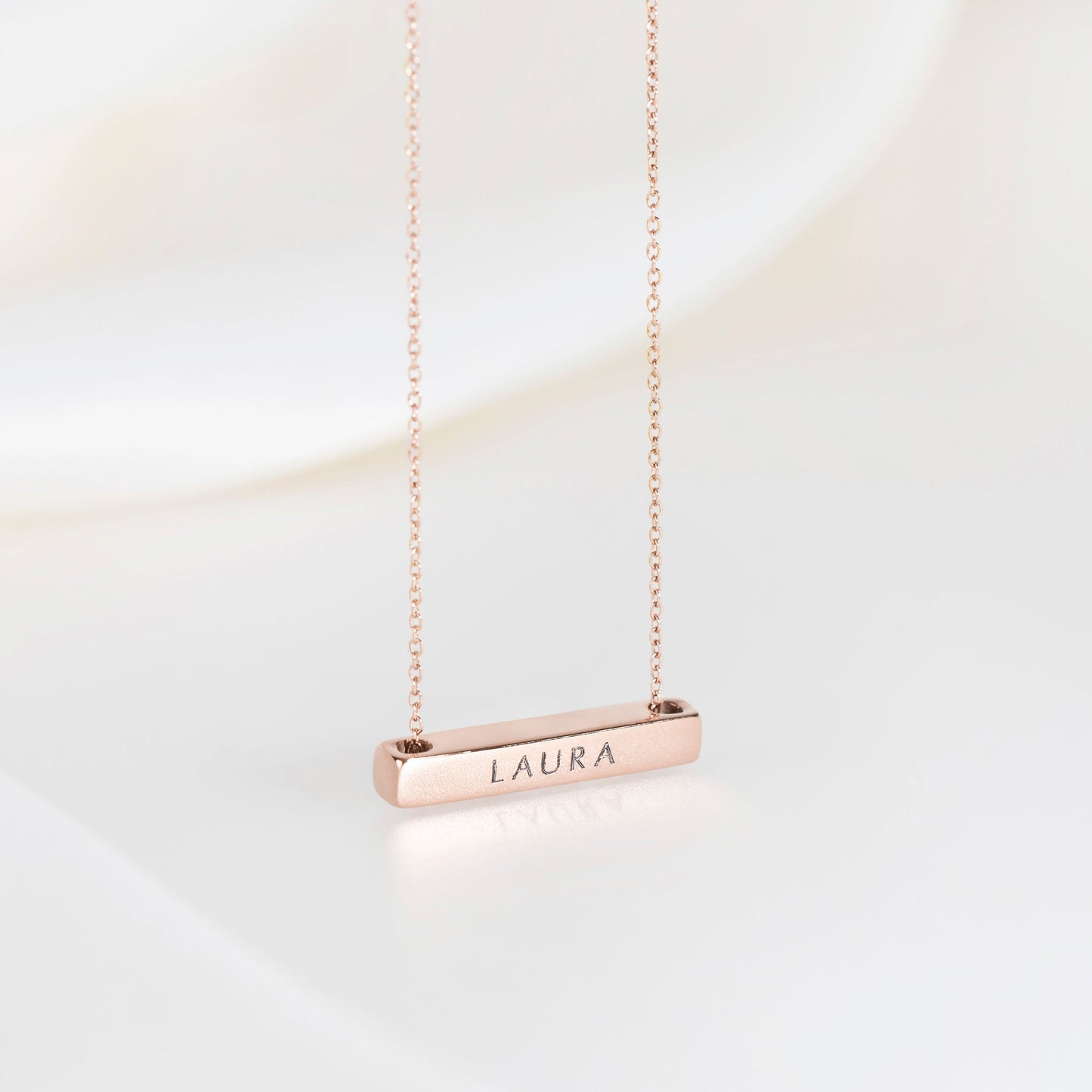 Léon Varel 3cm rose gold personalized bar necklace