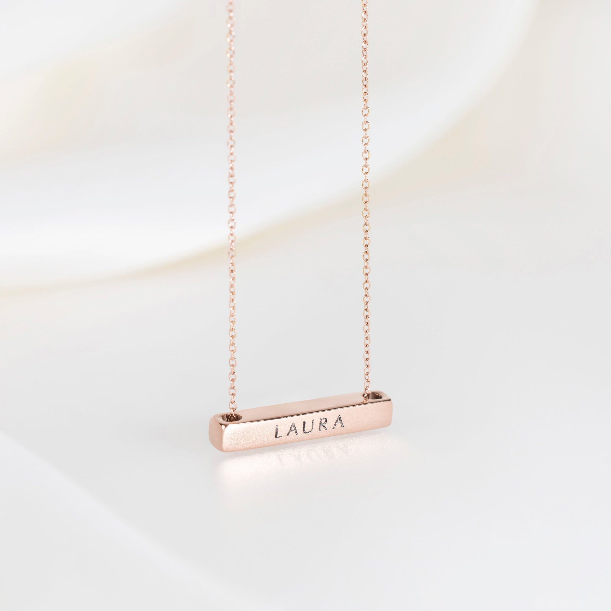 Léon Varel 3cm rose gold personalized bar necklace