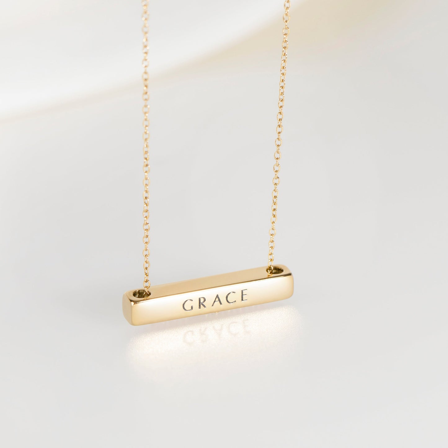 Léon Varel 3cm horizontal gold personalized bar necklace