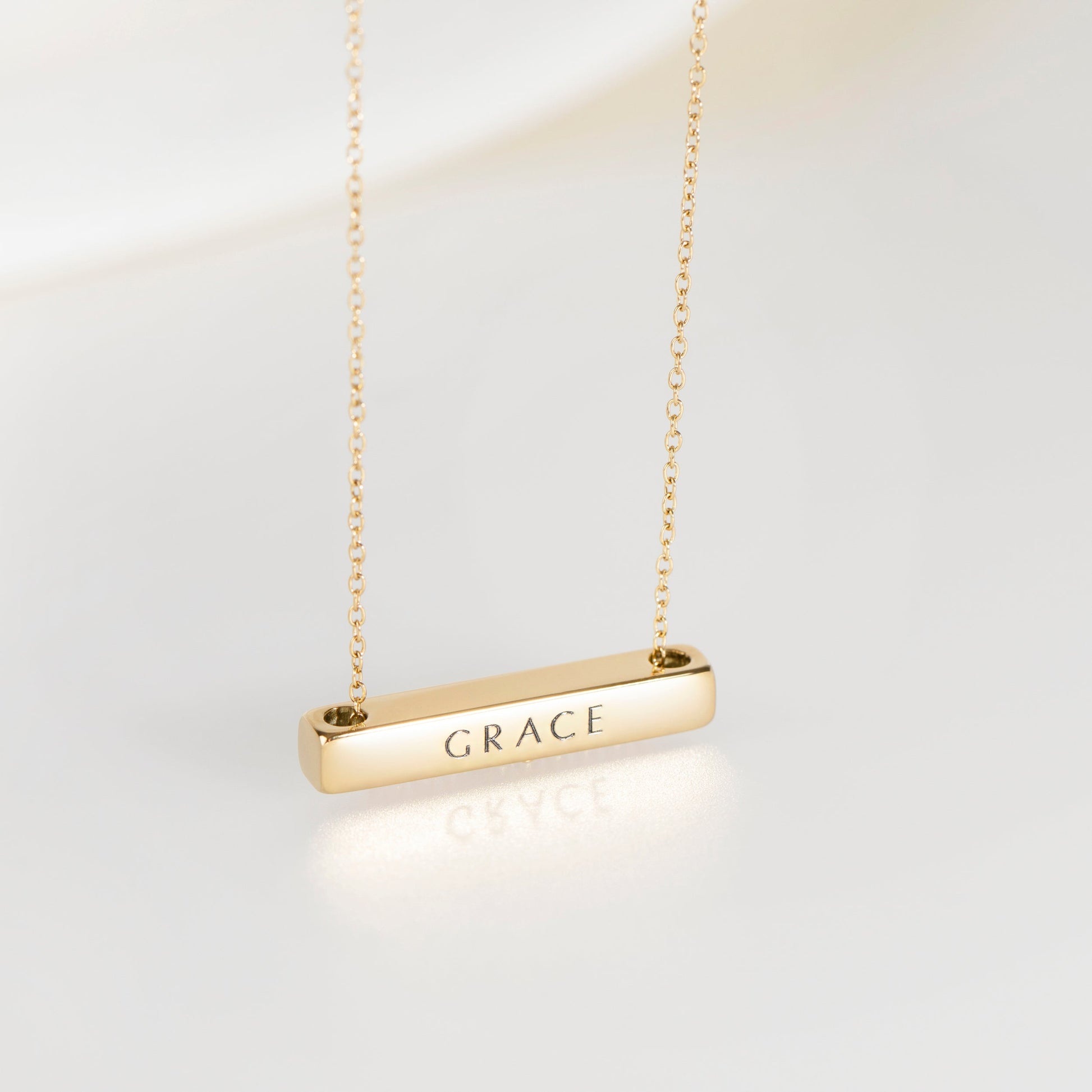 Léon Varel 3cm horizontal gold personalized bar necklace