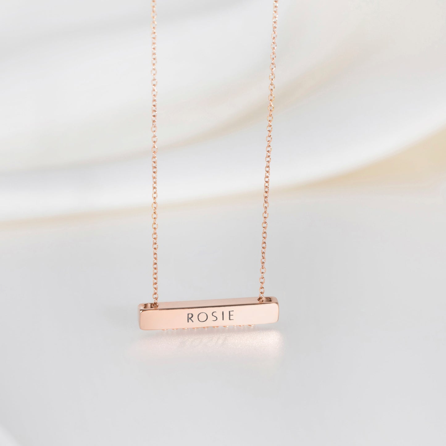 Léon Varel 3cm rose gold personalized bar necklace