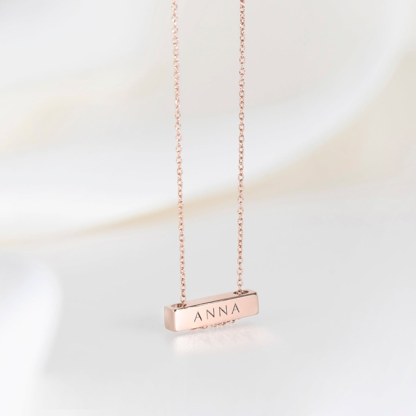 Léon Varel 2cm rose gold personalized bar necklace