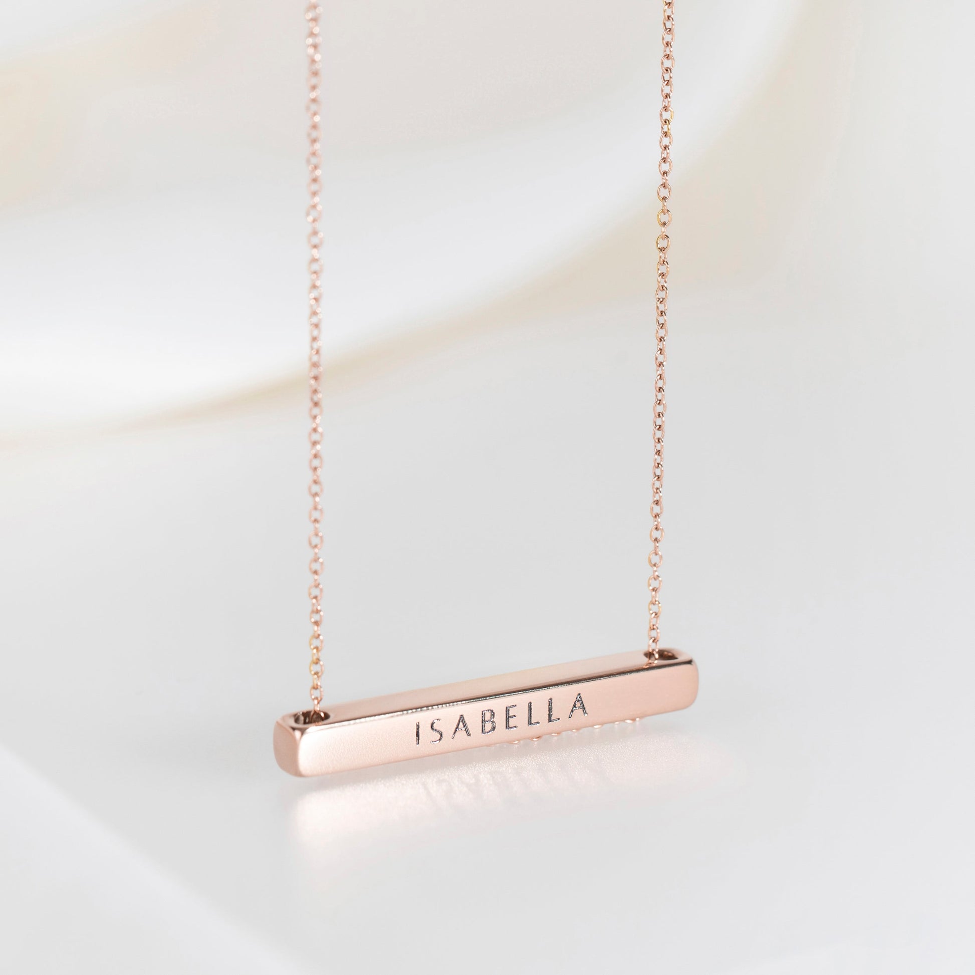 Léon Varel 4cm rose gold personalized bar necklace