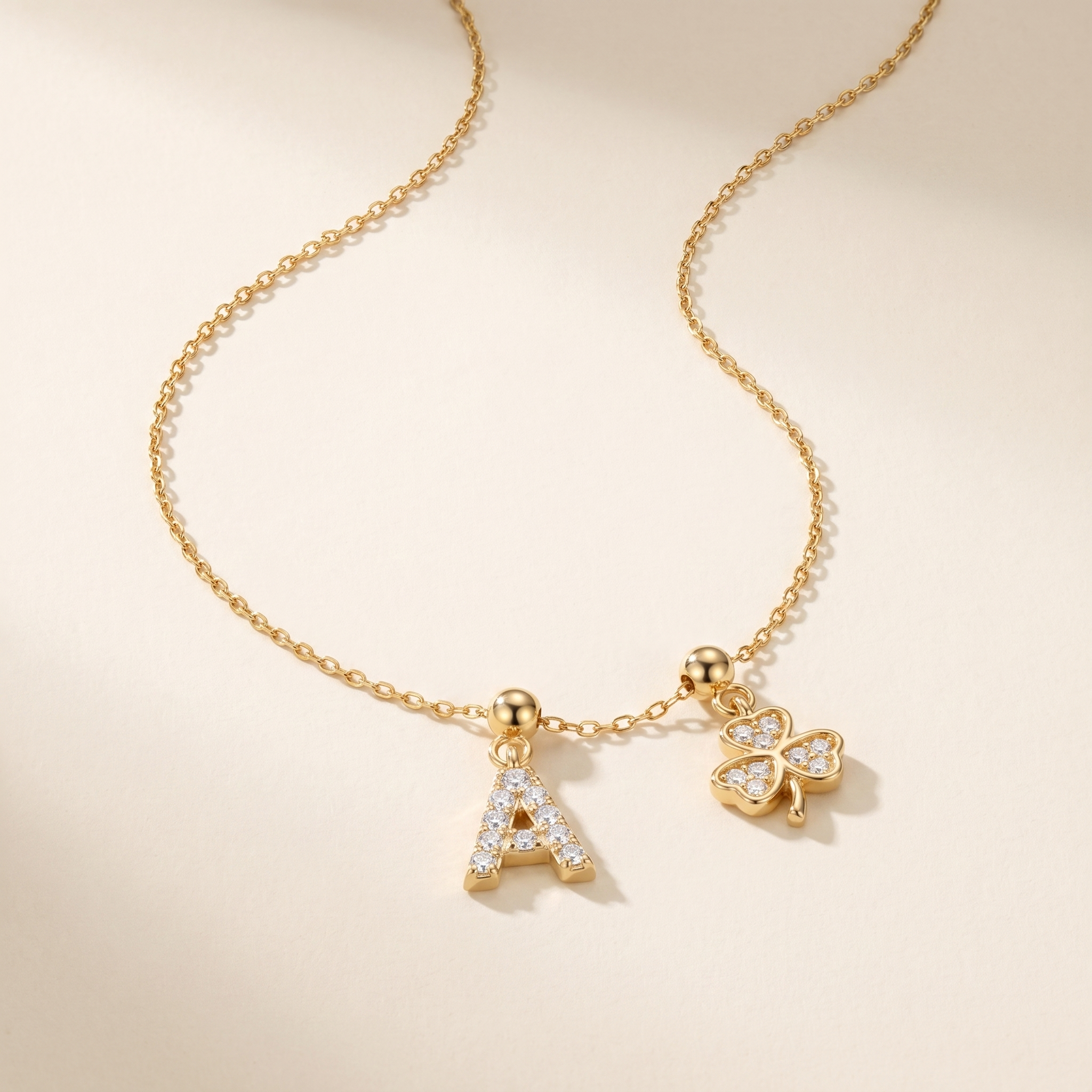 Klaver Bedelketting – studio productfoto
